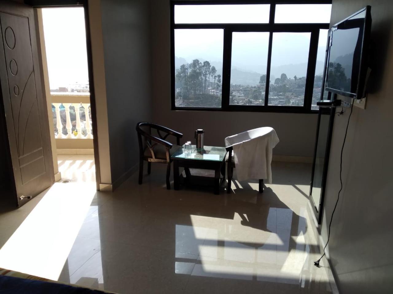 Hotel-78 Pithorāgarh Buitenkant foto