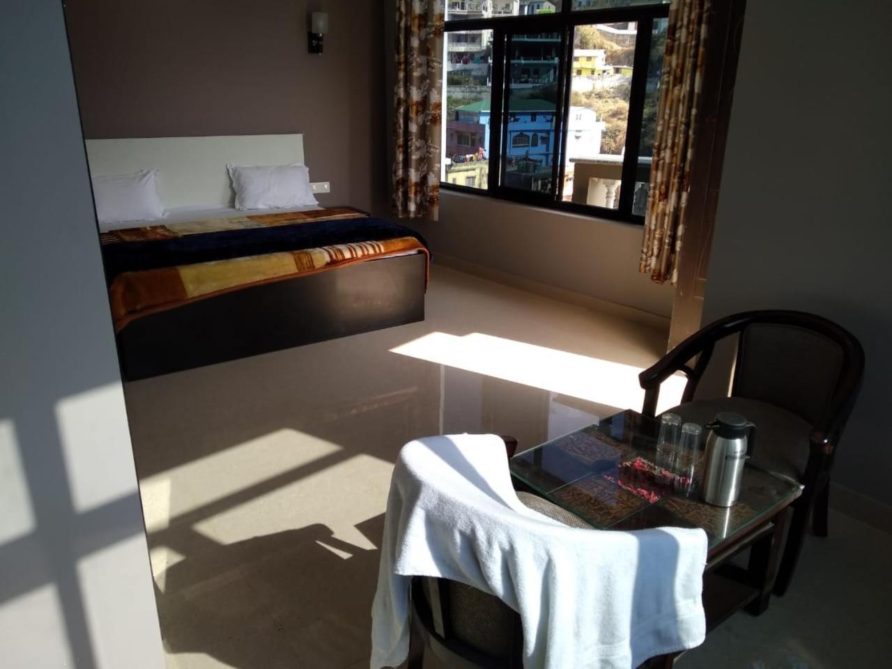 Hotel-78 Pithorāgarh Buitenkant foto