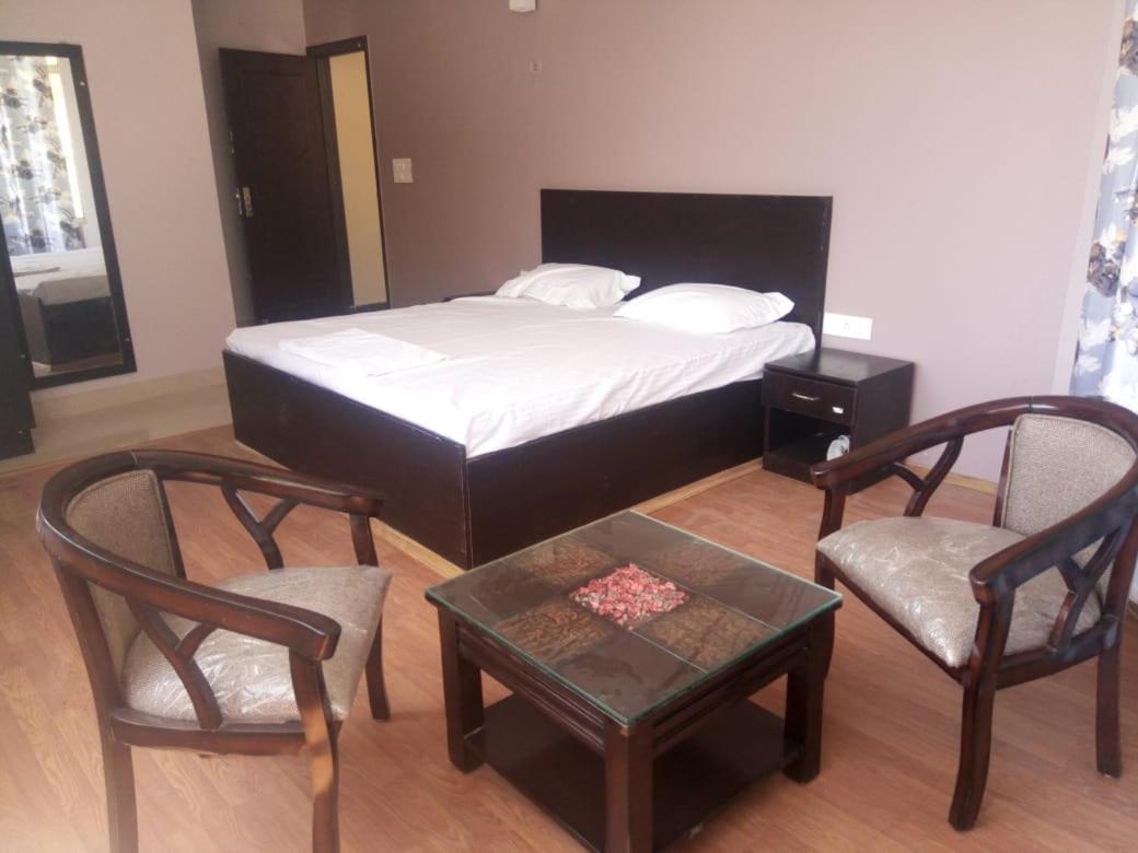 Hotel-78 Pithorāgarh Buitenkant foto