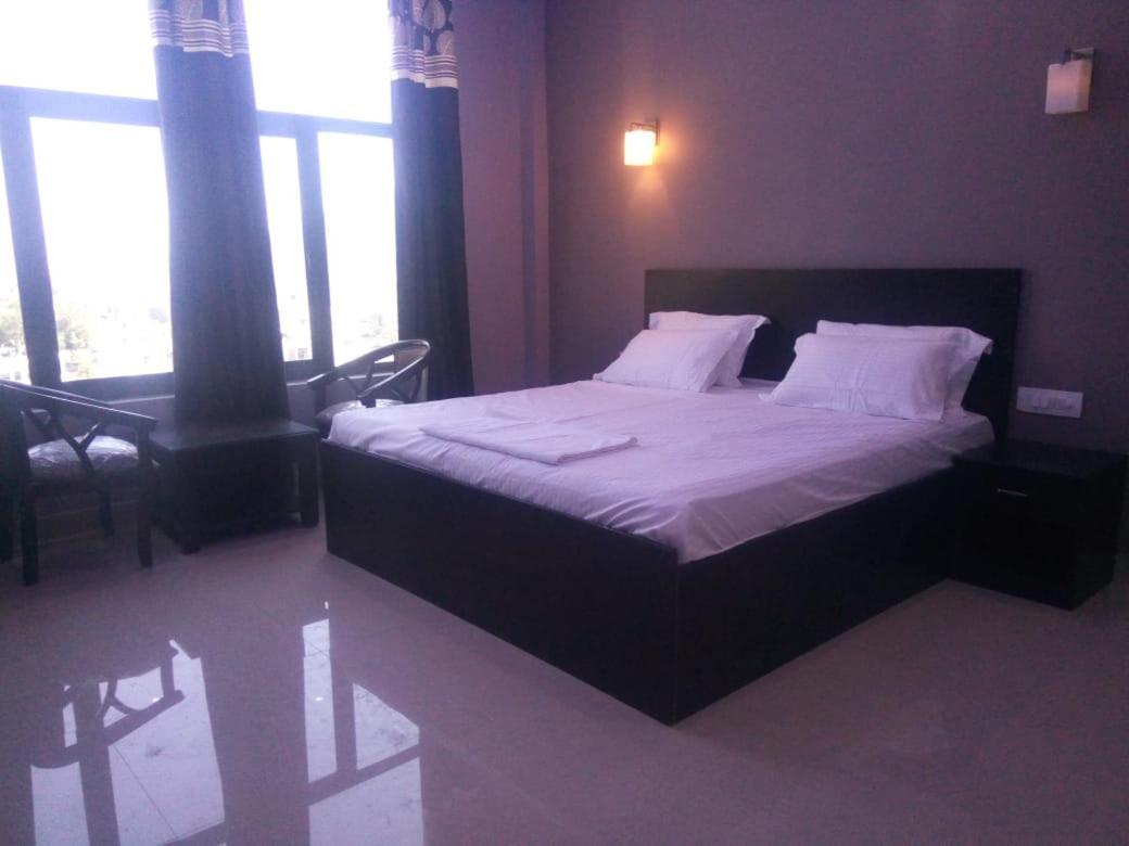 Hotel-78 Pithorāgarh Buitenkant foto