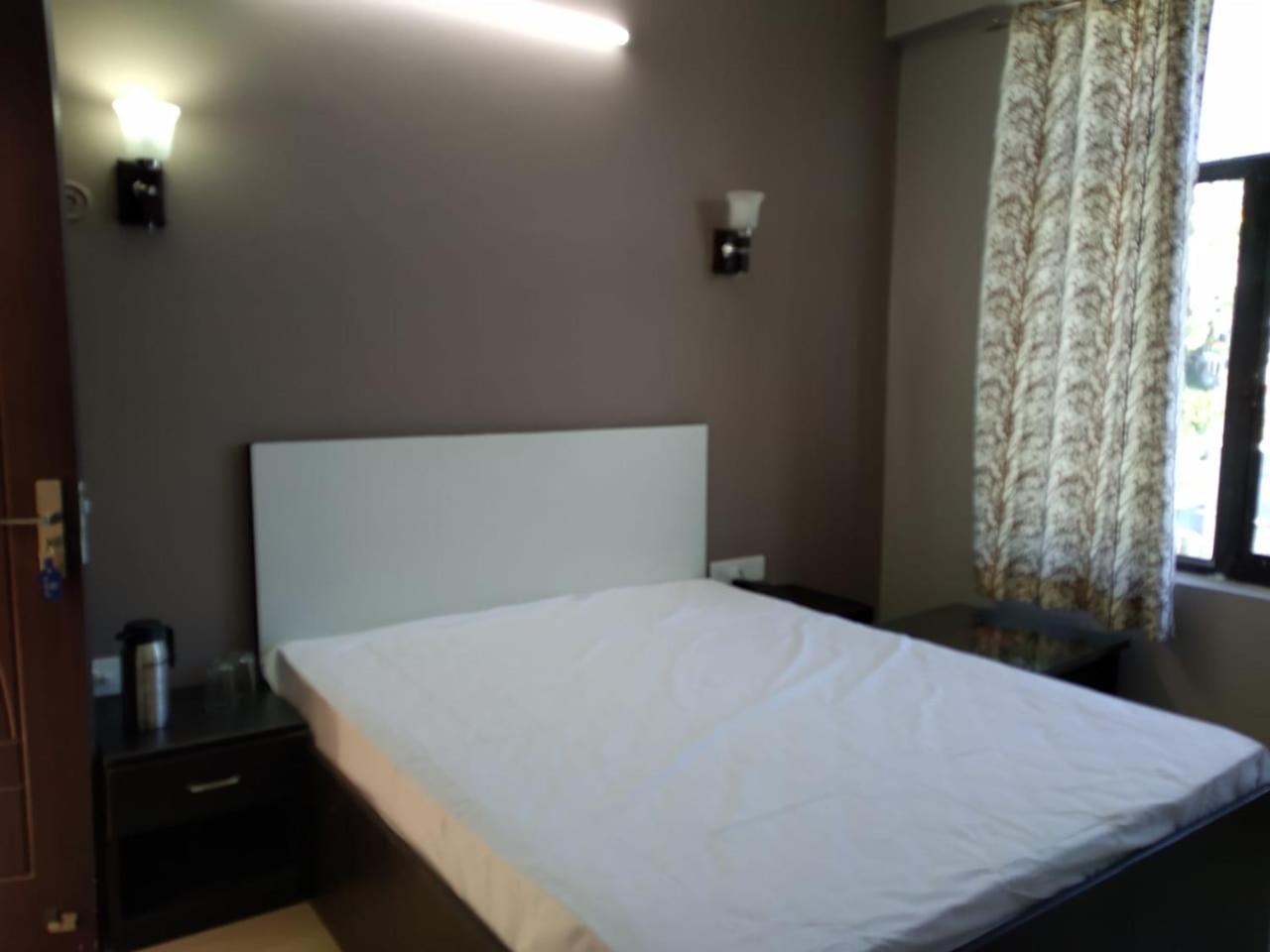 Hotel-78 Pithorāgarh Buitenkant foto