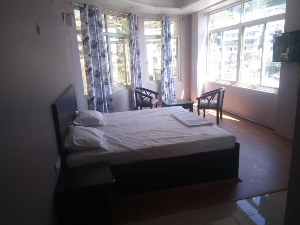 Hotel-78 Pithorāgarh Buitenkant foto